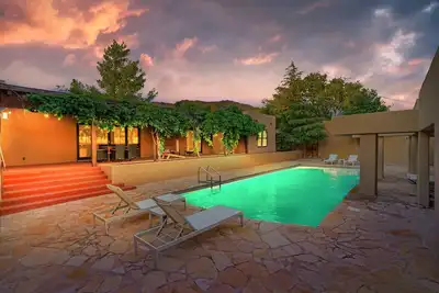 Image de Casa Cascada - 6 Br - Game Room - Huge Pool - Sleeps 21!
