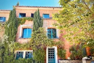 Image de Villa charme Menerbes, calme absolu, jardin, terrasse, vue magnifique, piscine.