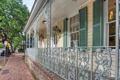 Image de Updated Historic Villa 3 Br/3. 5ba Walk to River St.