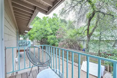 Image de (A) 2 Bdr Mid-century apartment in Central Austin