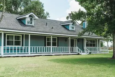 Image de Big Beautiful Family Home Near Park