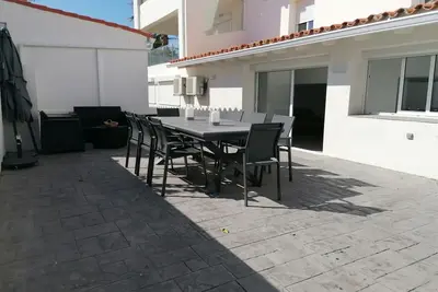 Image de Superbe appart T4 Roses bord de mer neuf 3 chambres + terrasse +pkg 8/10 pers