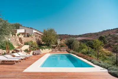 Image de Villa Azalo 6 bedrooms, 12 Adults, private pool by Azalo Country Homes