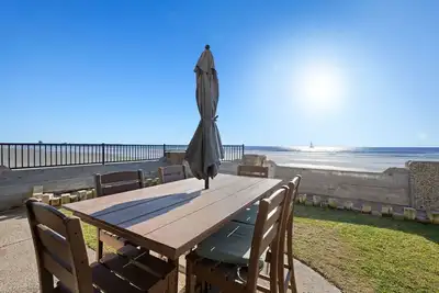 Image de Lower Oceanfront Corner Unit-Unobstructed Ocean Views - 2 patios - 2 parking spaces! D15 North Coast Village