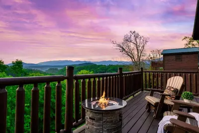 Image de Smoky Mountain Views, Hot Tub, Theater, Firepit, Sleeps 14, Pet-Friendly