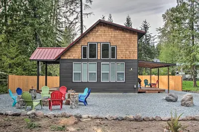 Cozy Cabin - 5 Miles to Mt Rainier National Park!
