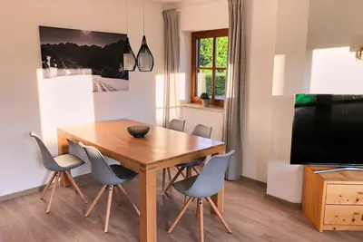 Image de Family-friendly vacation apartment with large garden and mountain views