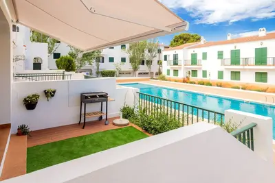 Image de Appartement Pregonda 13 Menorca avec Wi-Fi, piscine, terrasses et jardin