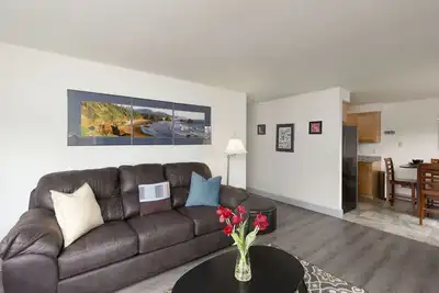 Image de 3bd Seaside Condo | Central Location | Pet Ok