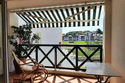 Appartement avec terrasses ensoleillées et parking à Ciboure
