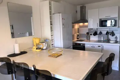 Image de Appartement 2 pièces climatisé, parking privé, proche plage