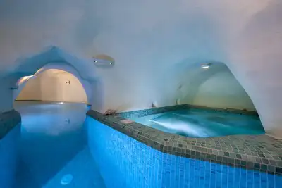Image de Mystagoge cave pool/jacuzzi, cellar and hammam