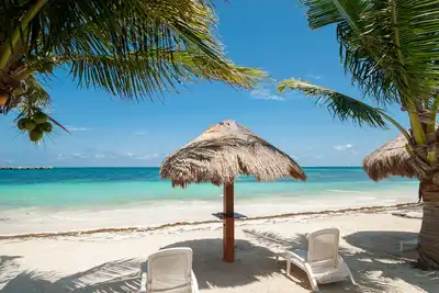 Image de Beach front, Pool front: Step out into relaxing bliss