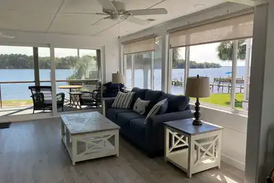 Image de Tom Charles Goat Island Fishing Retreat