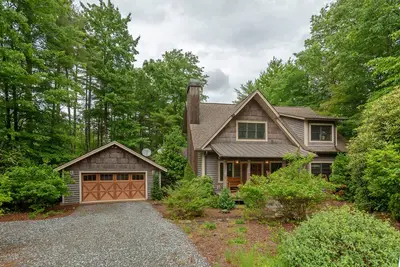 Beautiful custom home in Sapphire Valley