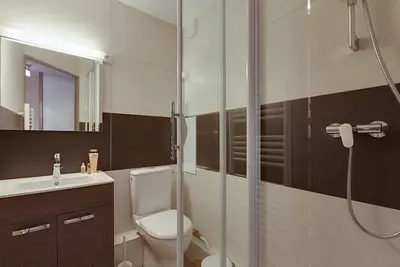 Image de 200m du centre station, 2ème étage, balcon, télévision, casier à ski, 26m², Serre Chevalier