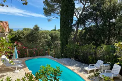 Image de Villa familiale vue mer avec piscine privée dans résidence privée avec tennis