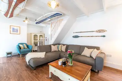 Image de Stone’s Throw, Central St Ives – Sleeps 7 – Dog Friendly