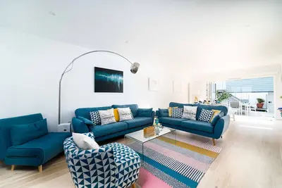 Image de Mavericks – Sleeps 8 - Sea Views – Parking – Outside Space