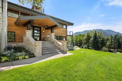 Image de Swish Chalet off Willoughby Way, Lower Red Mountain