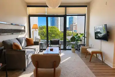 Image de East Side Luxury 1br Apt - Near Brady St with Balcony and Lounge