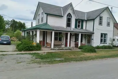 Image de Family-friendly and pet-friendly home away from home. 2 minutes from the river