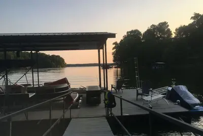 Image de Lake Barkley - Great Lake front location & boat dock Included!