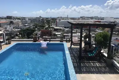 Image de Roof Pool! Private Balcony! Week/Month Discount!