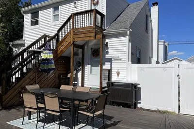 Image de Entire 2 Family cottage, private garden, by sea, boardwalk & bay. No Proms