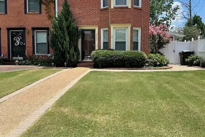 Image de Spacious Townhome with Four Seasons Room