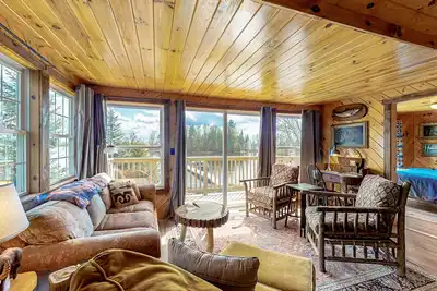 Image de Adorable Cottage on the Lake W/ Shared Dock, Full Kitchen, Firepit, & Hiking