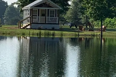 Image de Urban Pines \"Miss Bee Have\"  Unique Tiny House Vibe