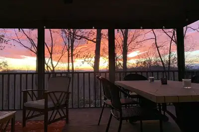 Image de Spectacular panoramic mountain views! 3 king suites, hike, bike, swim, paddle