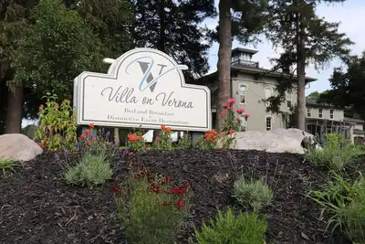 Image de Book the Entire Estate: resort-style amenities at Villa on Verona in Marshall Mi