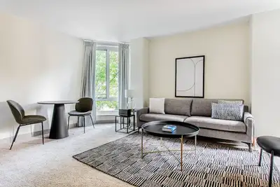 Image de Prime Back Bay 2br/2b steps from Prudential Center, by Blueground