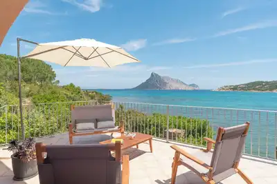 Image de Villa \"Sa Villa de su Mari\" sur la plage avec accès direct à la mer