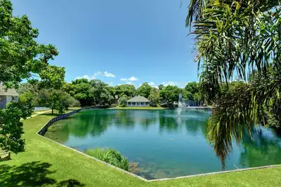 Image de Pet Friendly • Walk to Pier Village & Beach • Heated Pool • Sleeps 6