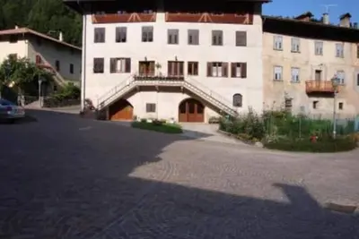Image de Corte Superiore: Typical dwelling in the upper Non Valley Cin It022163b4q5al72xq
