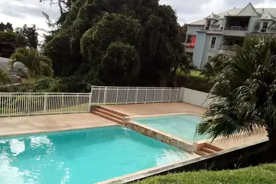 Je loue une chambre dans l'appartement dans lequel je loge.