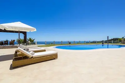 Villa Alta Vista - Vast Villa with Amazing views!