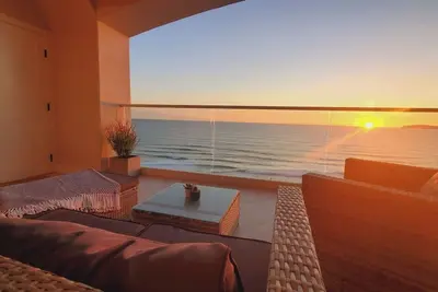 Image de Beach Front Condo, Private Beach & Amazing Views! !