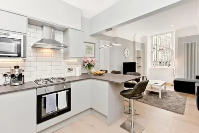 Image de Modern & Spacious 1 Bed Apt, West End