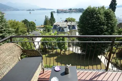 Image de Del rampolino glicine apartment with lake view
