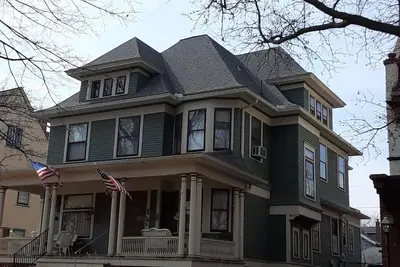 Image de Victorian Home in Toledo's Historic Old West End
