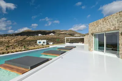 Image de Twin Villas, Luxury Designed, Fantastic Location, Close to Beach! Up to 26 persons