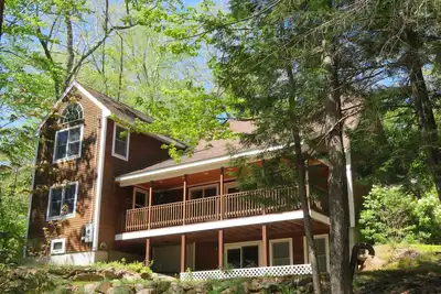 Image de Contemporary Home with Boat Slip on Squam