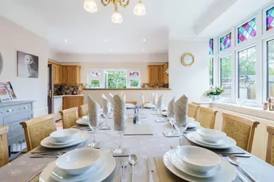 Image de Grove Lodge -  a house that sleeps 13 guests in 5 bedrooms