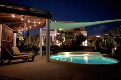 Image de Casa Saasil: A Peaceful Oceanview Villa for Soulful Escapes & Island Adventures.