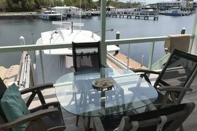 Image de Beautifully remodeled “Over the water” Townhouse suite!
