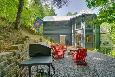 Image de 'Hillside Happiness' Cabin: 9 Mi to Pigeon Forge!